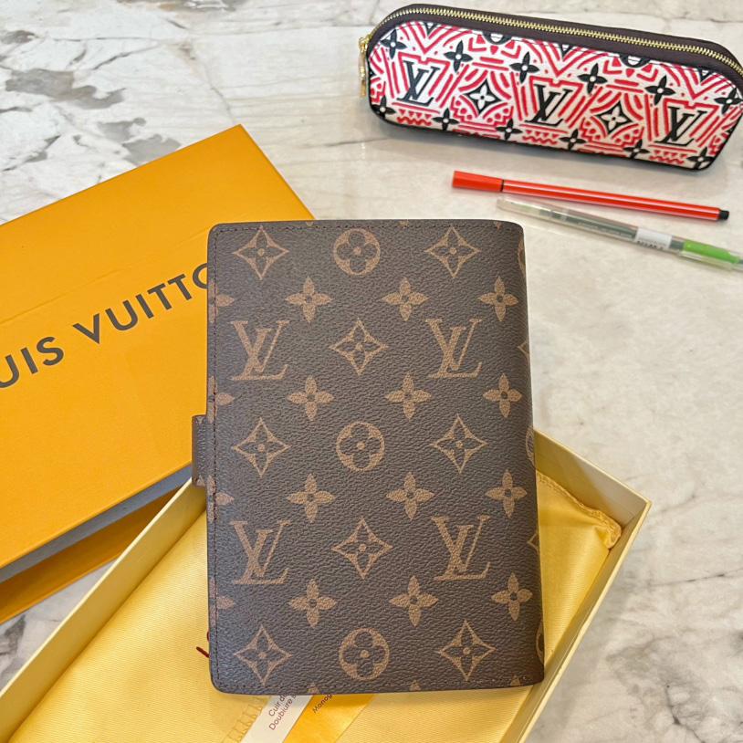 Louis Vuitton Medium Ring Agenda Cover (19x 14 cm) - PerfectKickZ