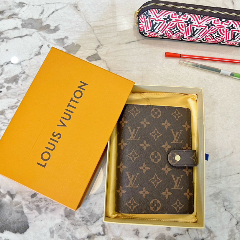Louis Vuitton Medium Ring Agenda Cover (19x 14 cm) - PerfectKickZ