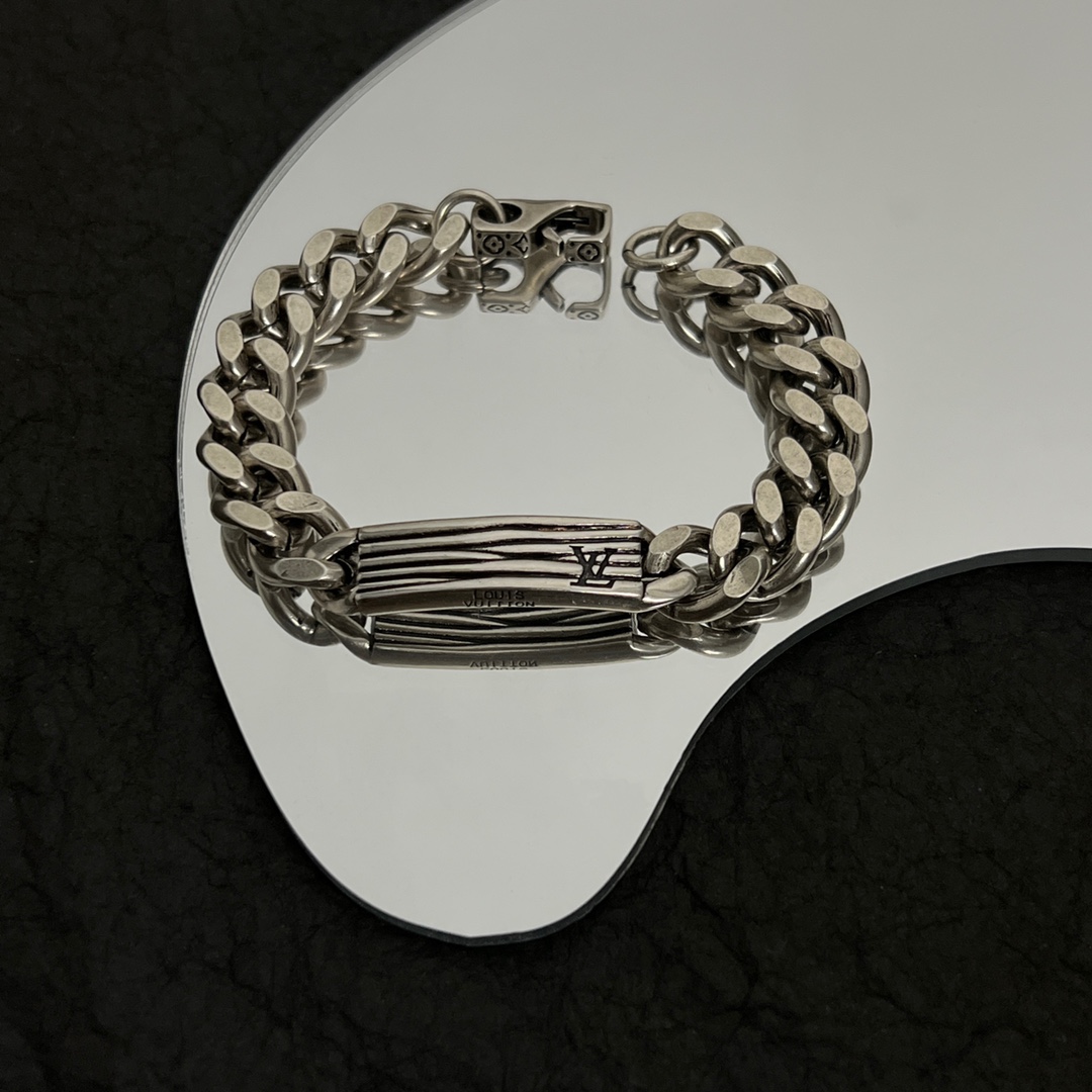 Louis Vuitton LV Epi Bracelet - PerfectKickZ