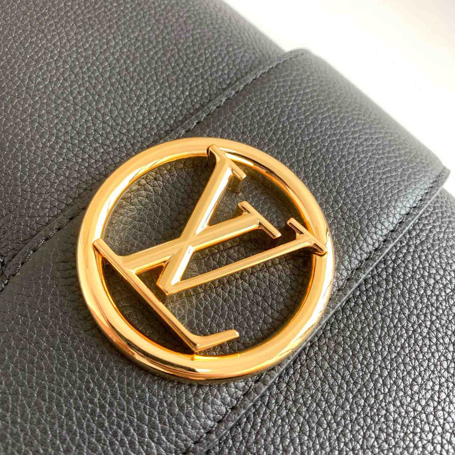 Louis Vuitton LV Pont 9 Soft MM (25 x 17.5 x 8cm) - PerfectKickZ