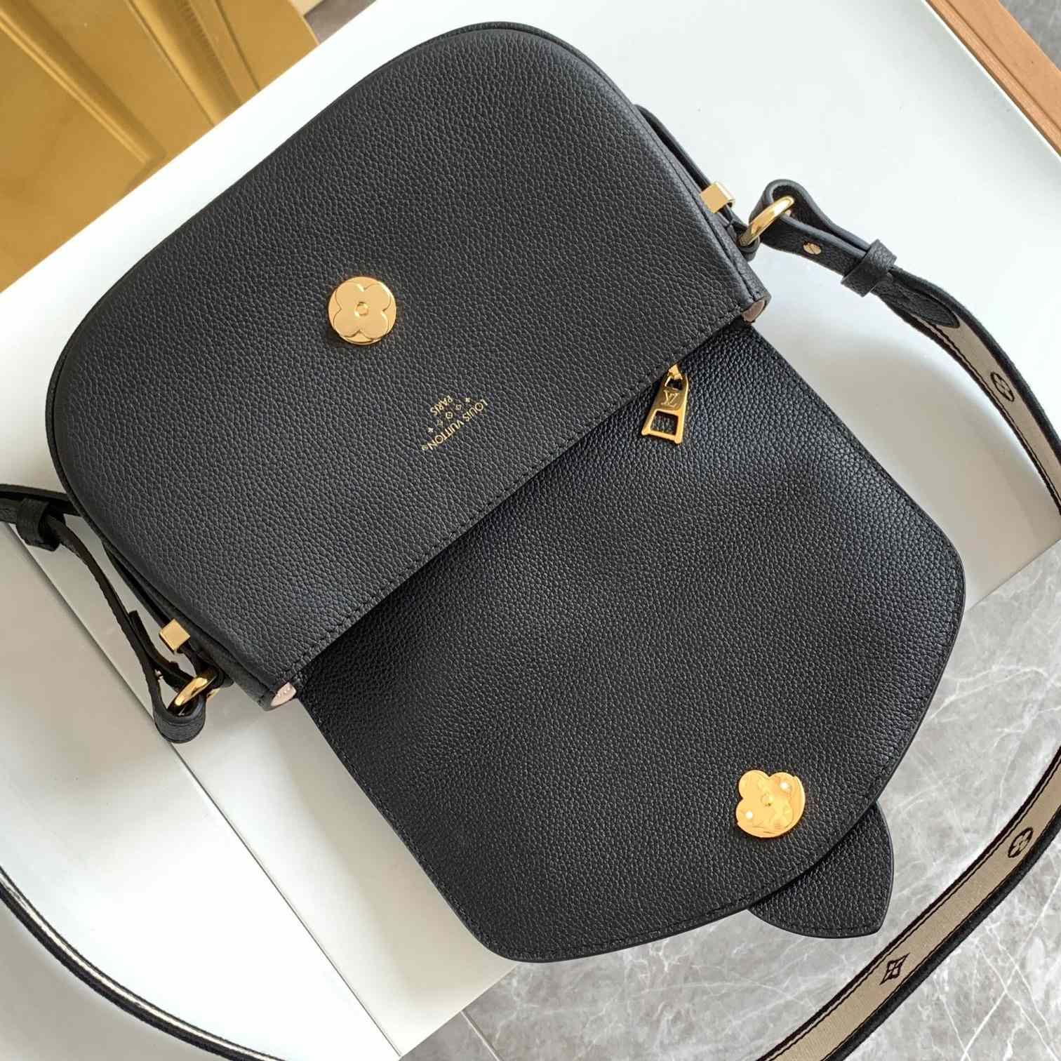 Louis Vuitton LV Pont 9 Soft MM (25 x 17.5 x 8cm) - PerfectKickZ