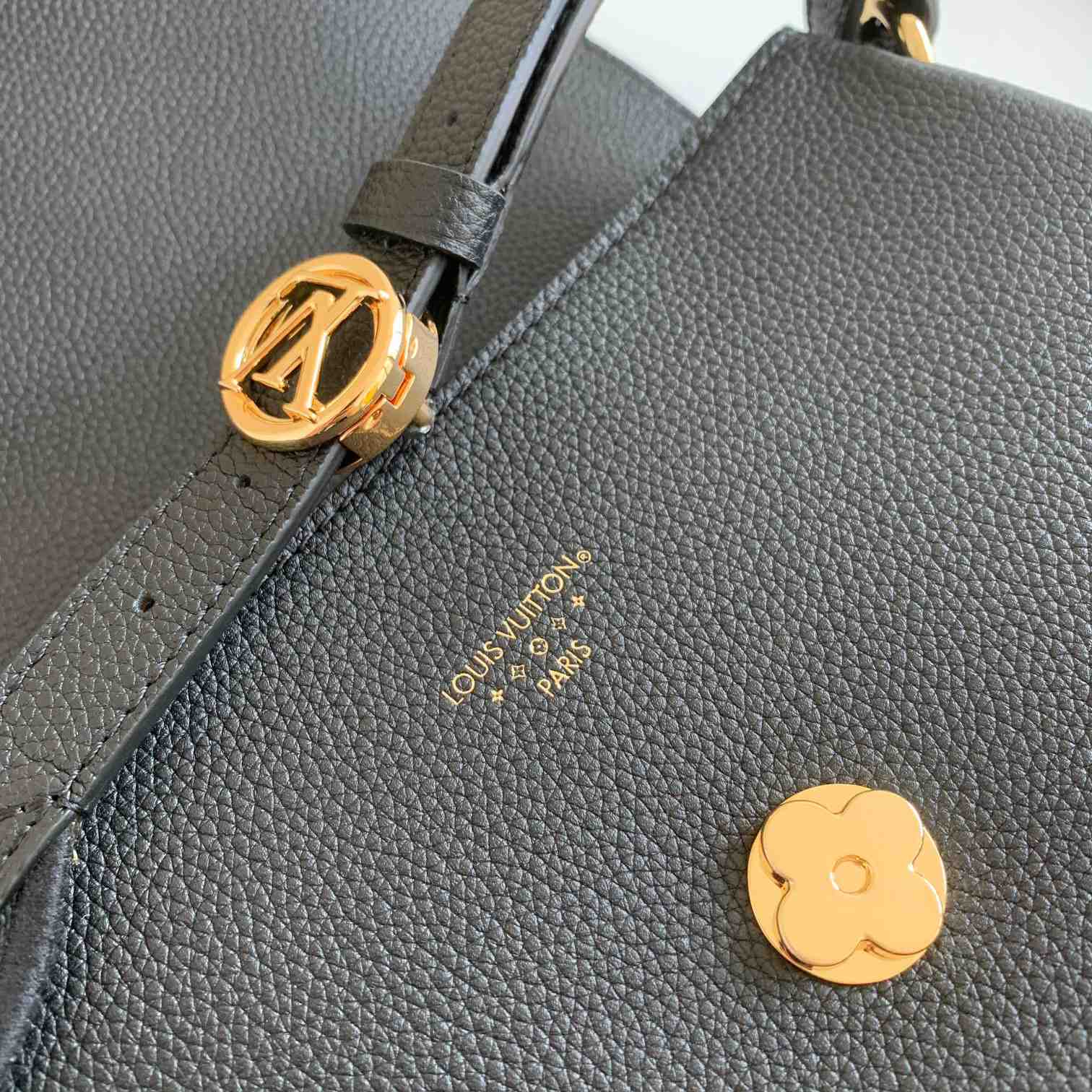Louis Vuitton LV Pont 9 Soft MM (25 x 17.5 x 8cm) - PerfectKickZ