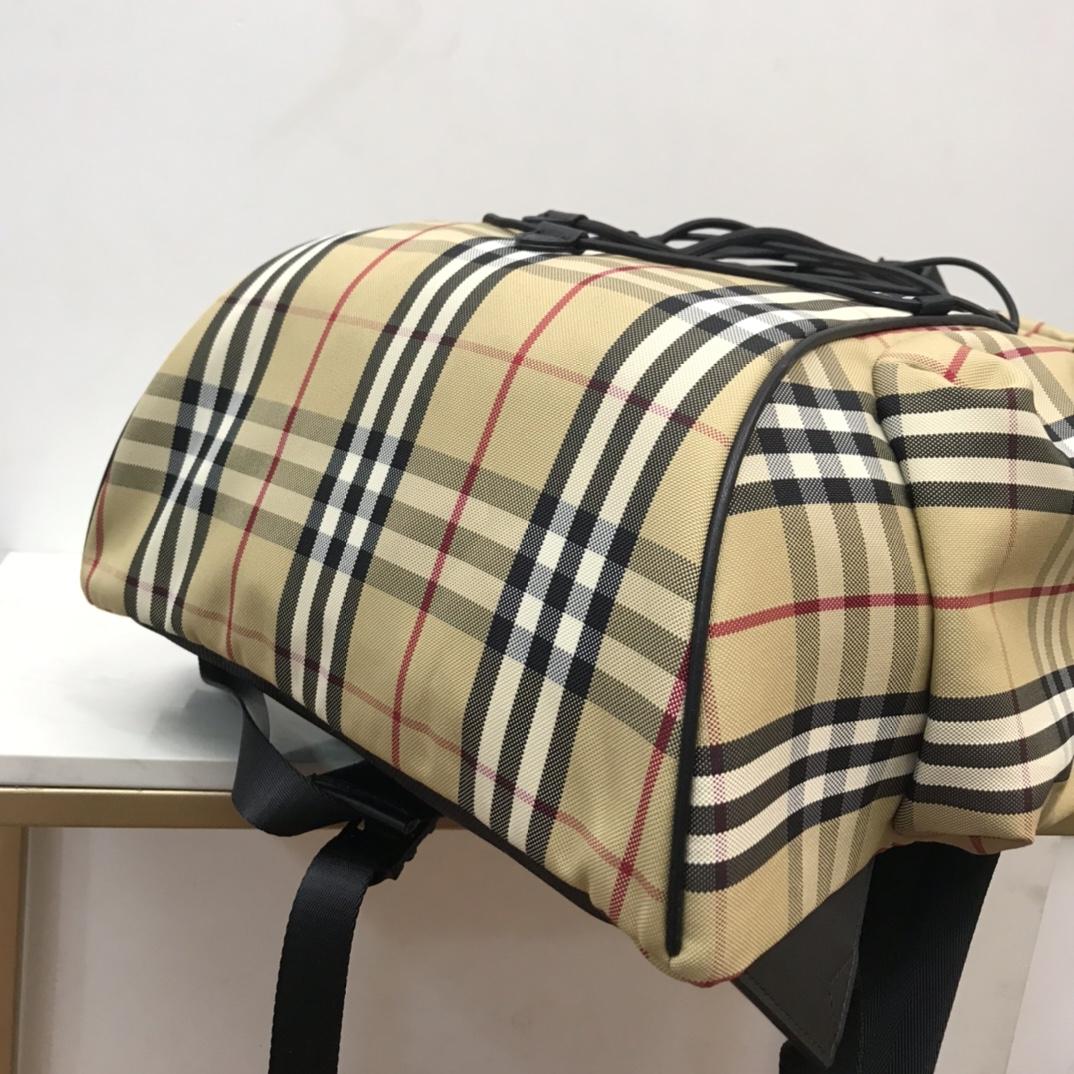 Burberry Murray Archive Check Drawstring Fasten Backpack (30 x 17 x 50cm) - 