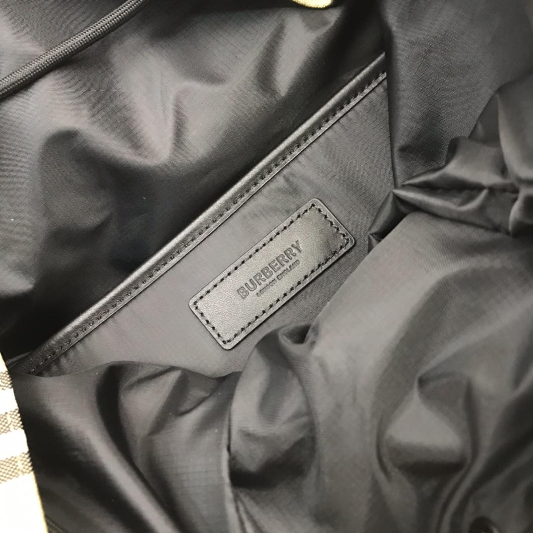 Burberry Murray Archive Check Drawstring Fasten Backpack (30 x 17 x 50cm) - 