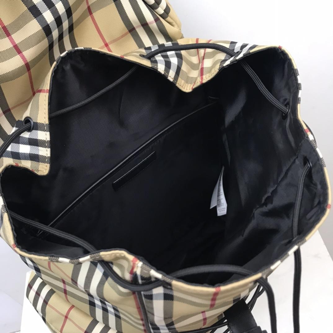 Burberry Murray Archive Check Drawstring Fasten Backpack (30 x 17 x 50cm) - 