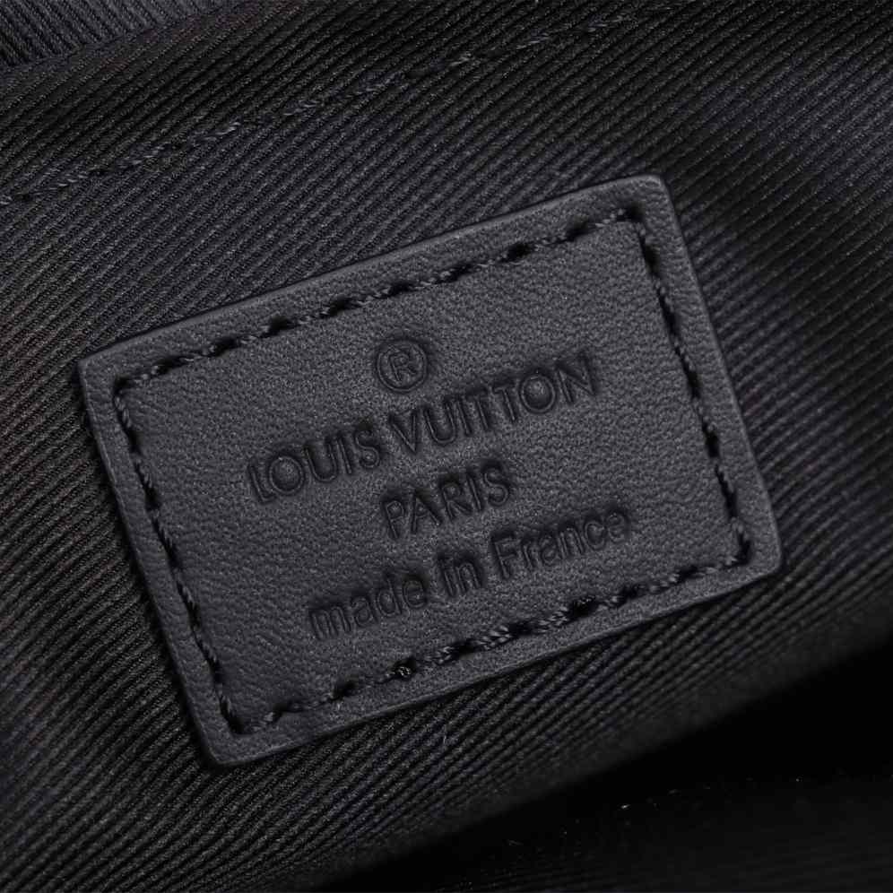 Louis Vuitton Fastline Messenger (23.5 x 18.x 7cm)   M22482 - 