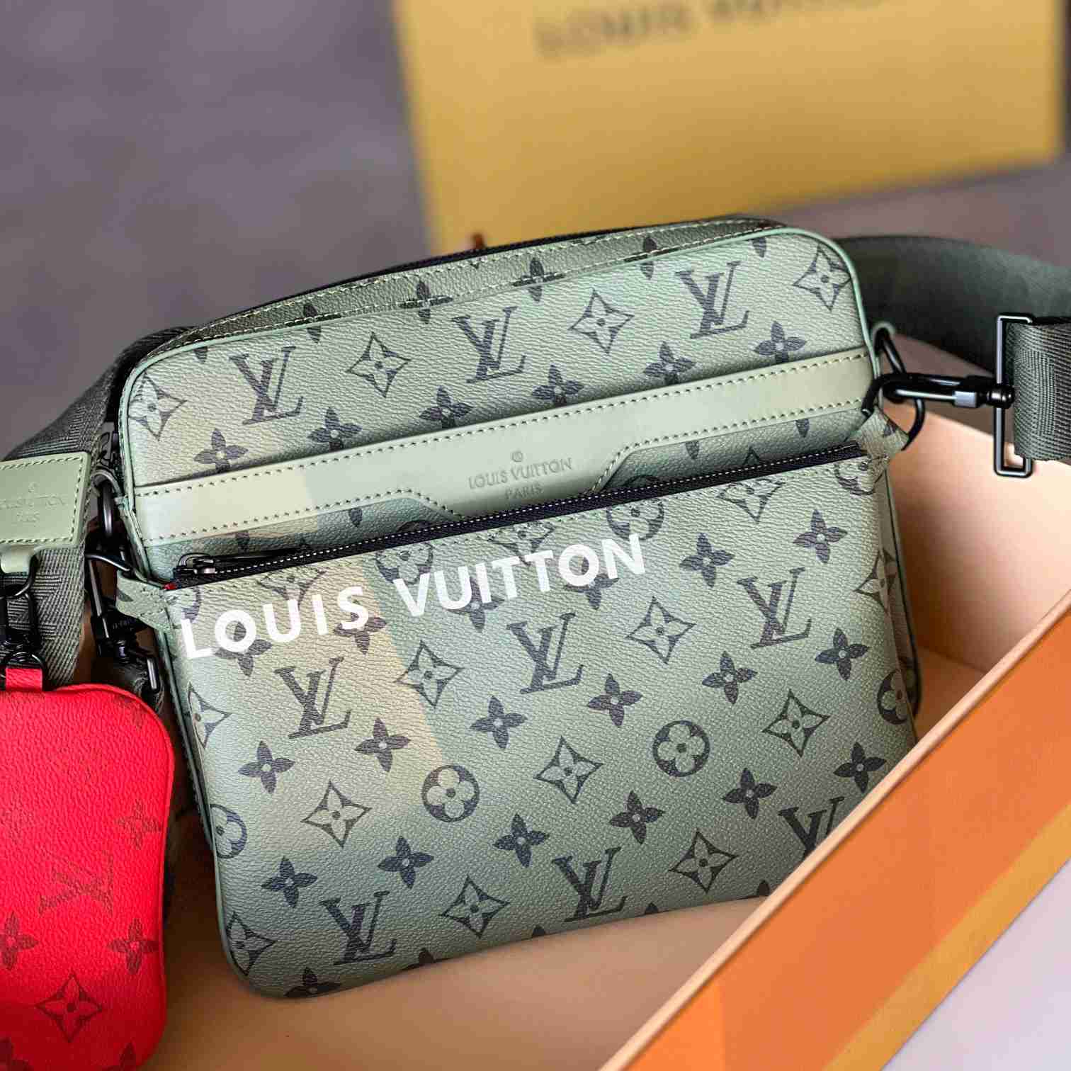 Louis Vuitton Trio Messenger   M23783 - PerfectKickZ