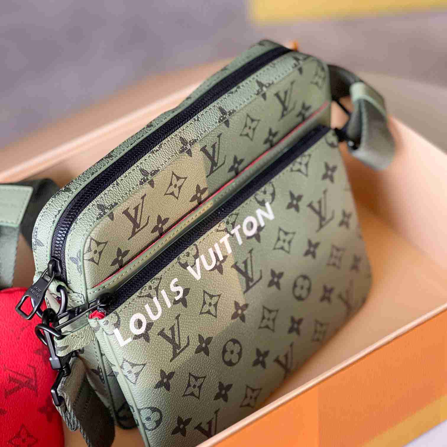 Louis Vuitton Trio Messenger   M23783 - PerfectKickZ