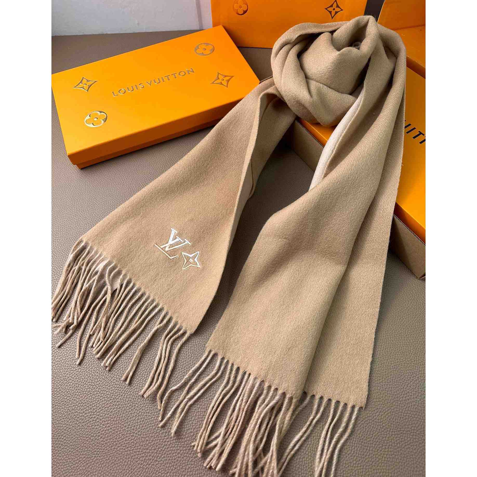 Louis Vitton LV Dual Scarf - PerfectKickZ