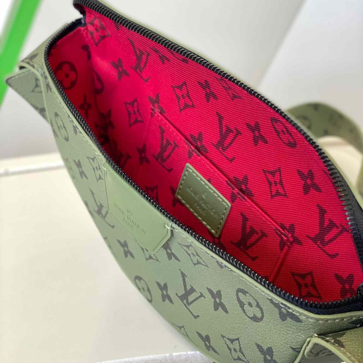 Louis Vuitton LV Moon Crossbody (24.5 x 16 x4.5cm)  M23838 - PerfectKickZ