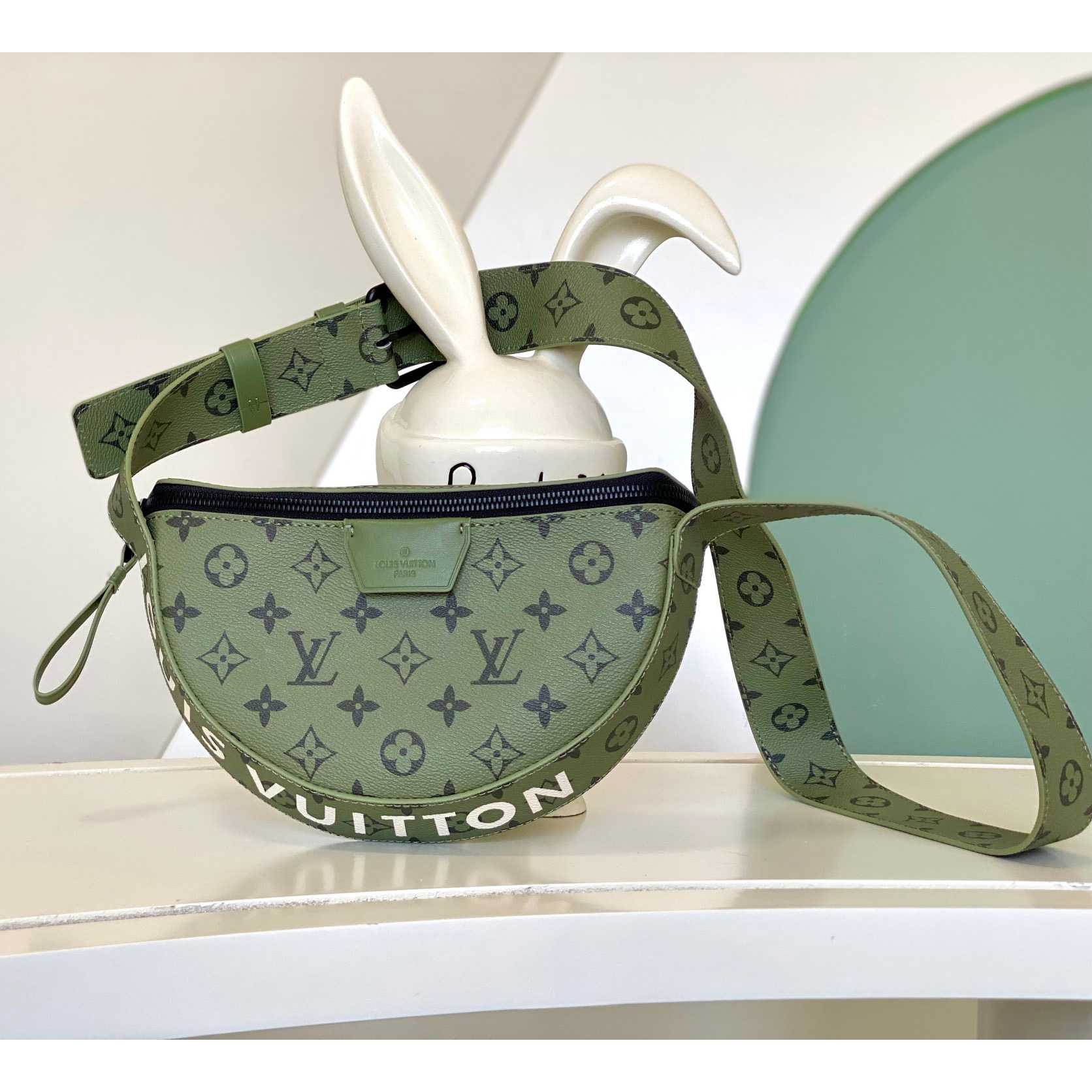 Louis Vuitton LV Moon Crossbody (24.5 x 16 x4.5cm)  M23838 - PerfectKickZ