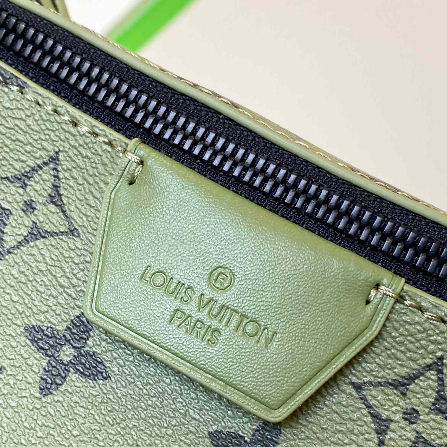 Louis Vuitton LV Moon Crossbody (24.5 x 16 x4.5cm)  M23838 - PerfectKickZ