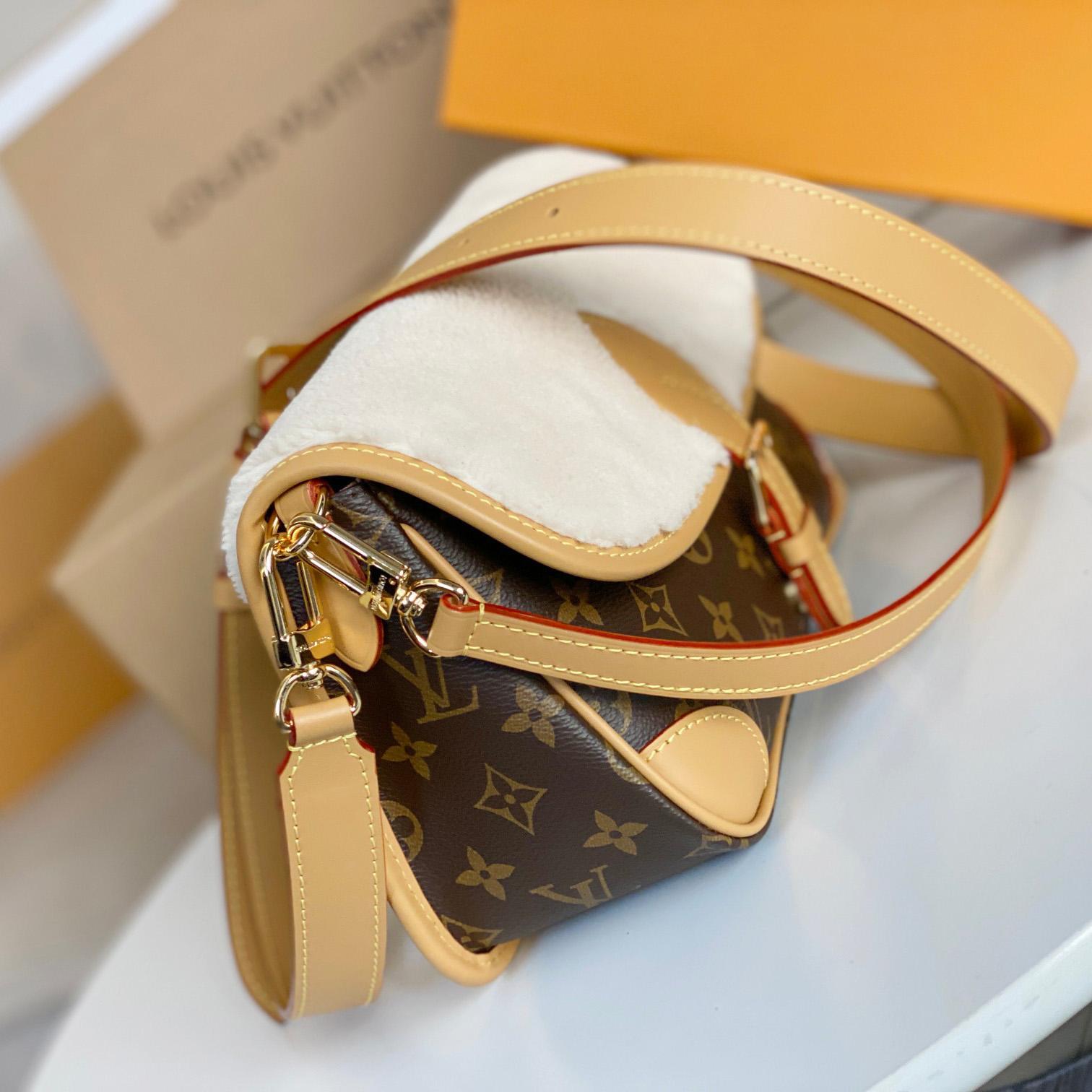Louis Vuitton Diane (24 x 15 x 9cm)  M46317 - PerfectKickZ