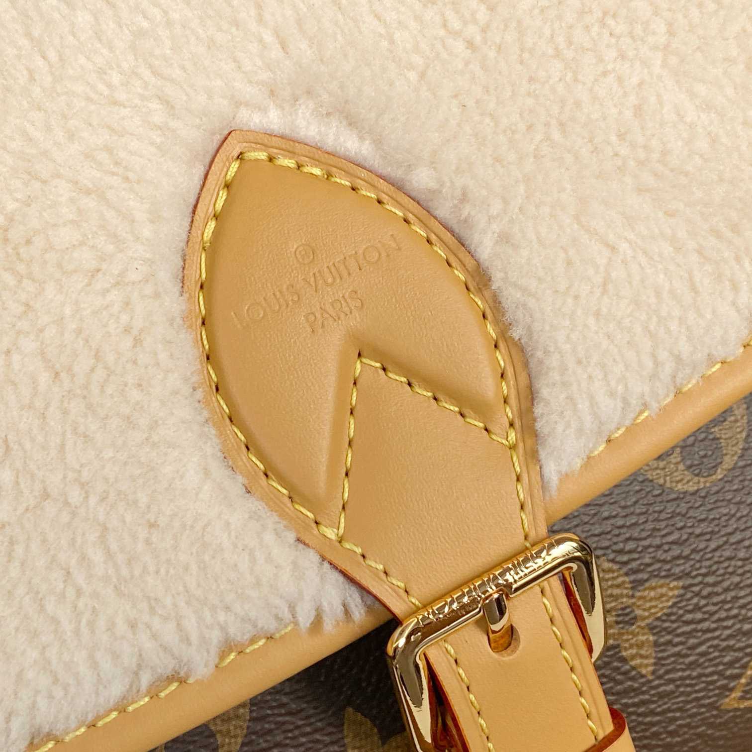 Louis Vuitton Diane (24 x 15 x 9cm)  M46317 - PerfectKickZ