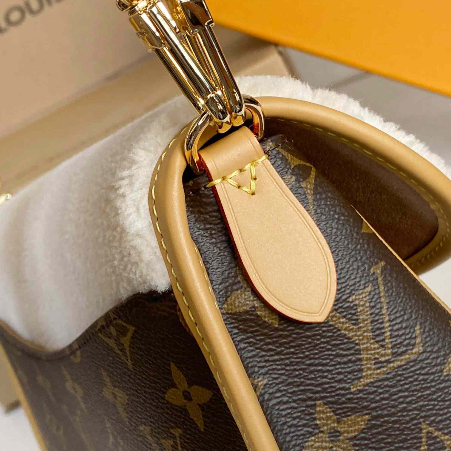 Louis Vuitton Diane (24 x 15 x 9cm)  M46317 - PerfectKickZ