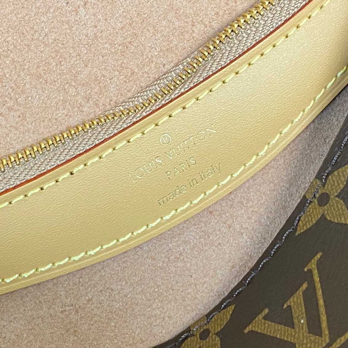 Louis Vuitton Diane (24 x 15 x 9cm)  M46317 - PerfectKickZ