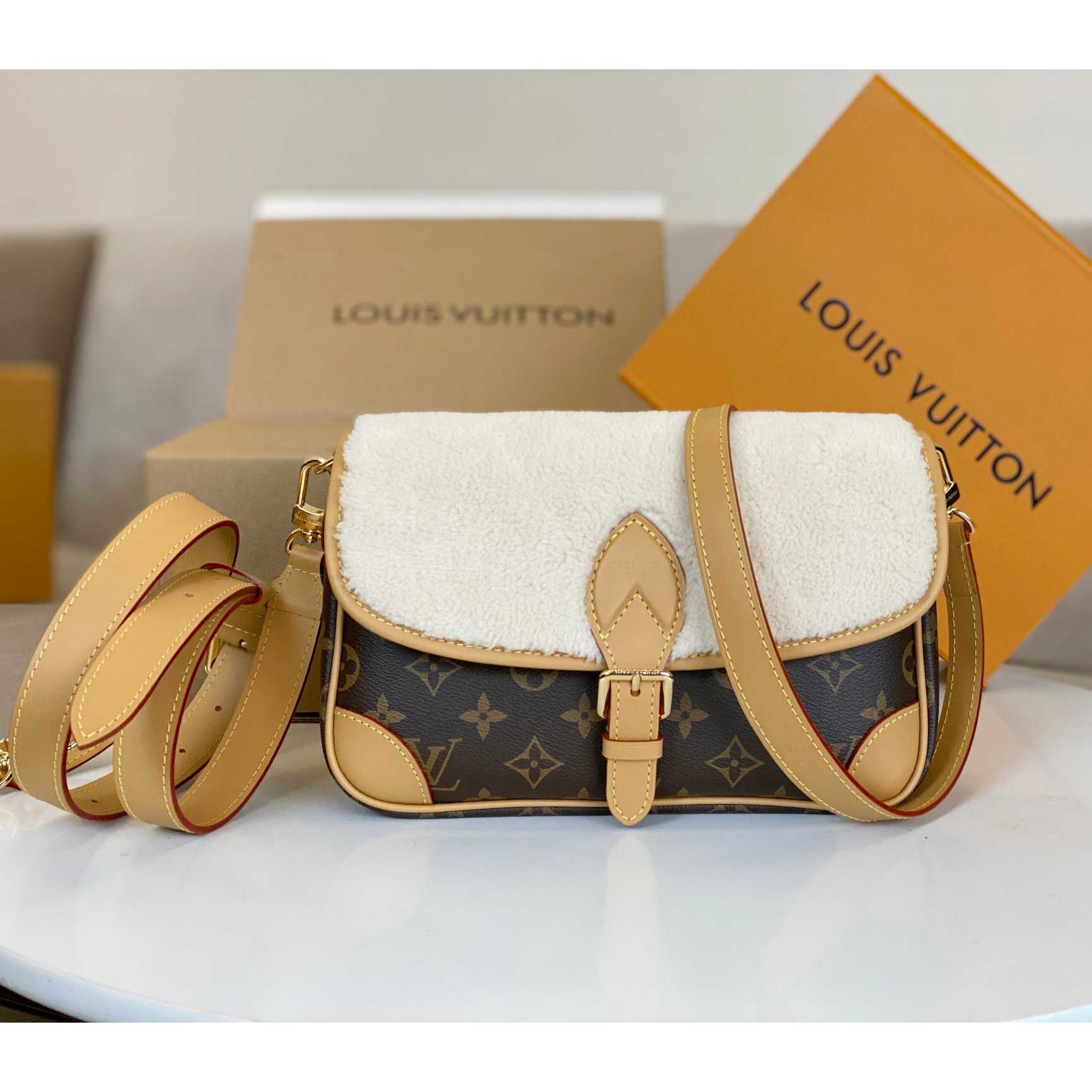 Louis Vuitton Diane (24 x 15 x 9cm)  M46317 - PerfectKickZ
