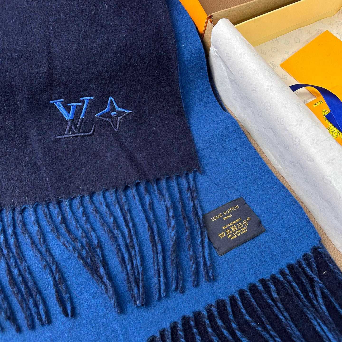 Louis Vitton LV Dual Scarf - PerfectKickZ