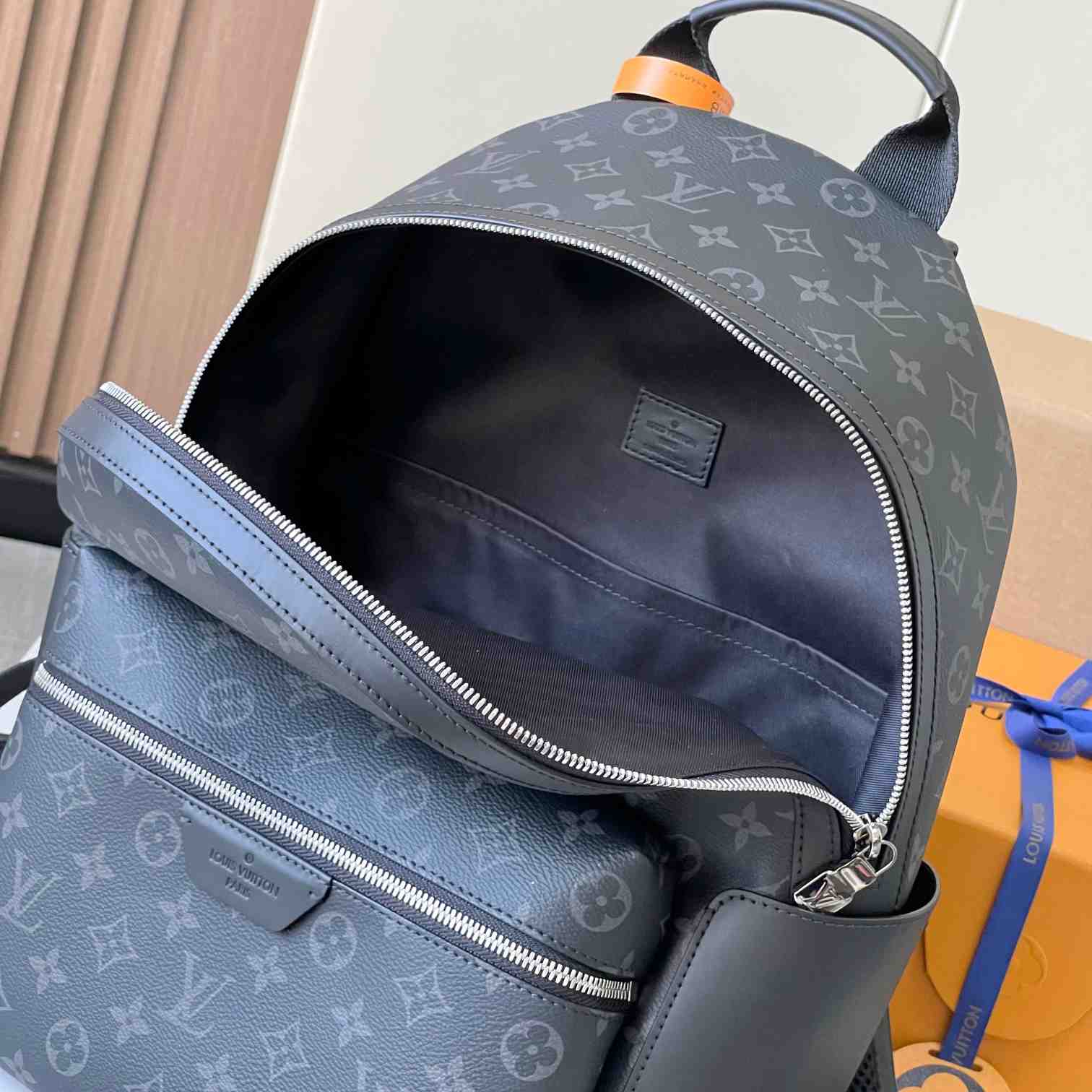 Louis Vuitton Discovery Backpack PM  (29*38*20cm)     M22558 - PerfectKickZ