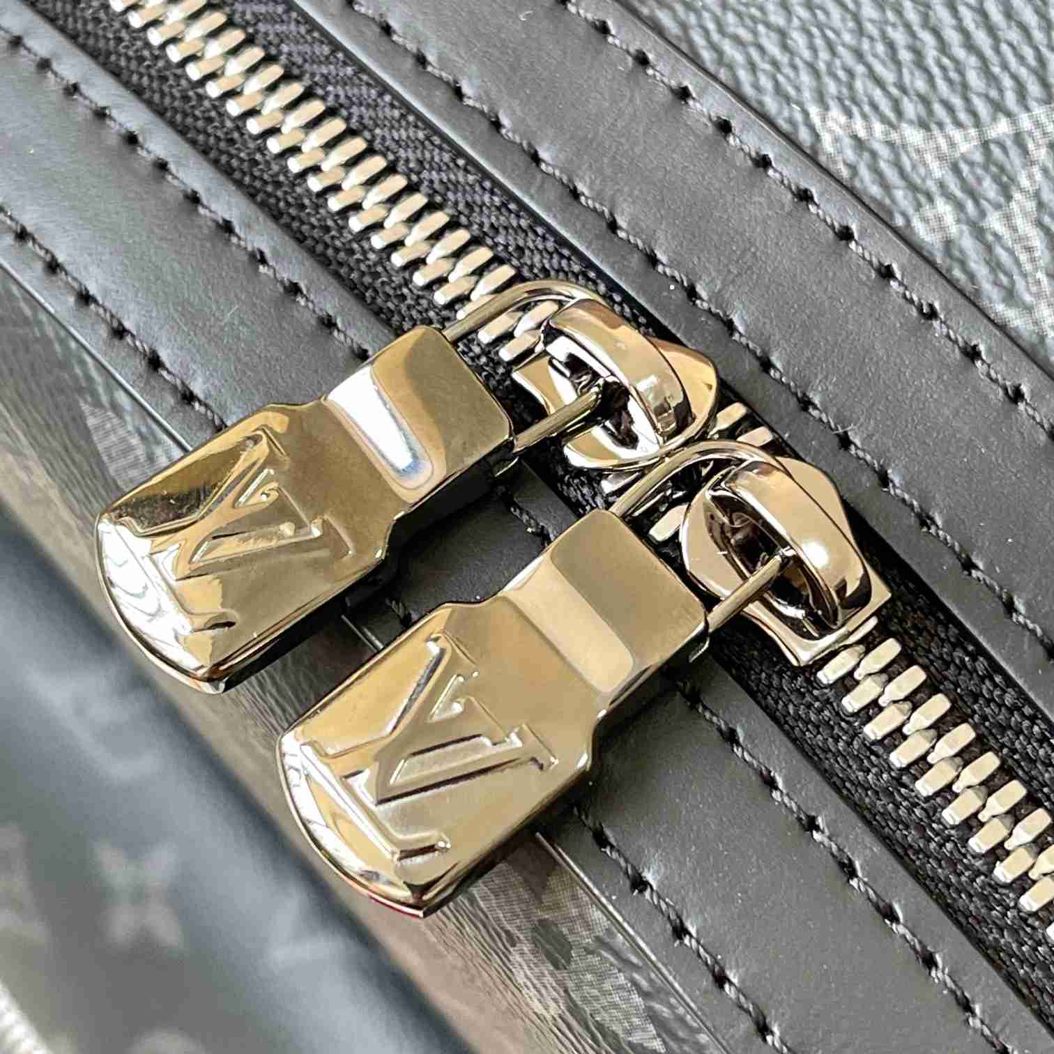 Louis Vuitton Discovery Backpack PM  (29*38*20cm)     M22558 - PerfectKickZ
