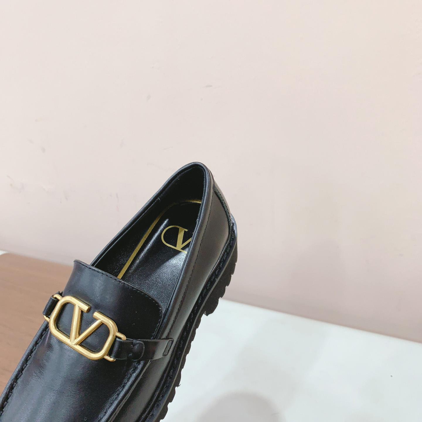 Valenti Garavani Vlogo Leather Loafer - PerfectKickZ
