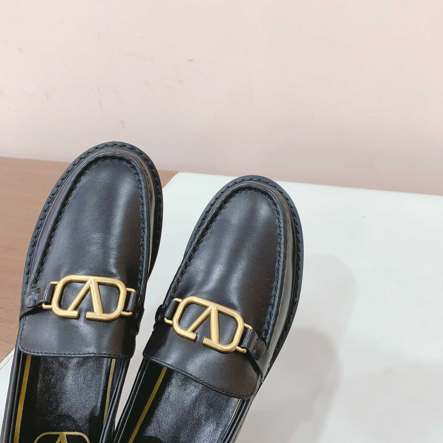 Valenti Garavani Vlogo Leather Loafer - PerfectKickZ