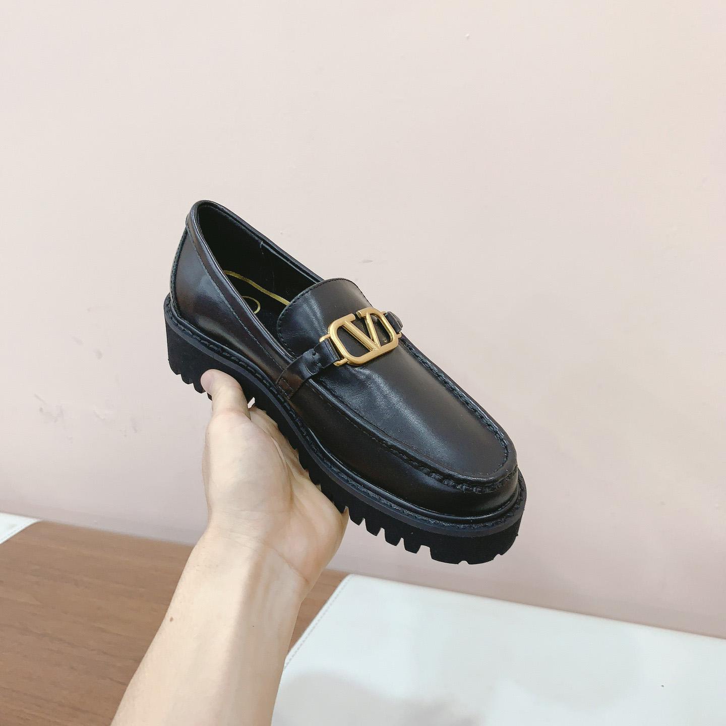 Valenti Garavani Vlogo Leather Loafer - PerfectKickZ