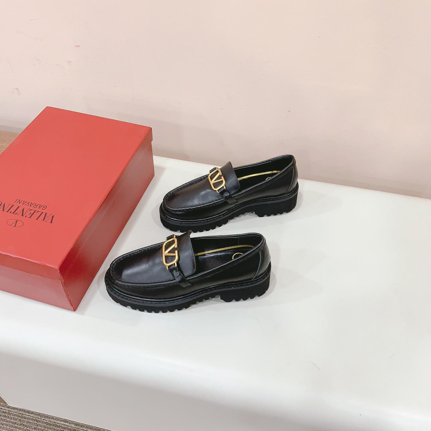 Valenti Garavani Vlogo Leather Loafer - PerfectKickZ