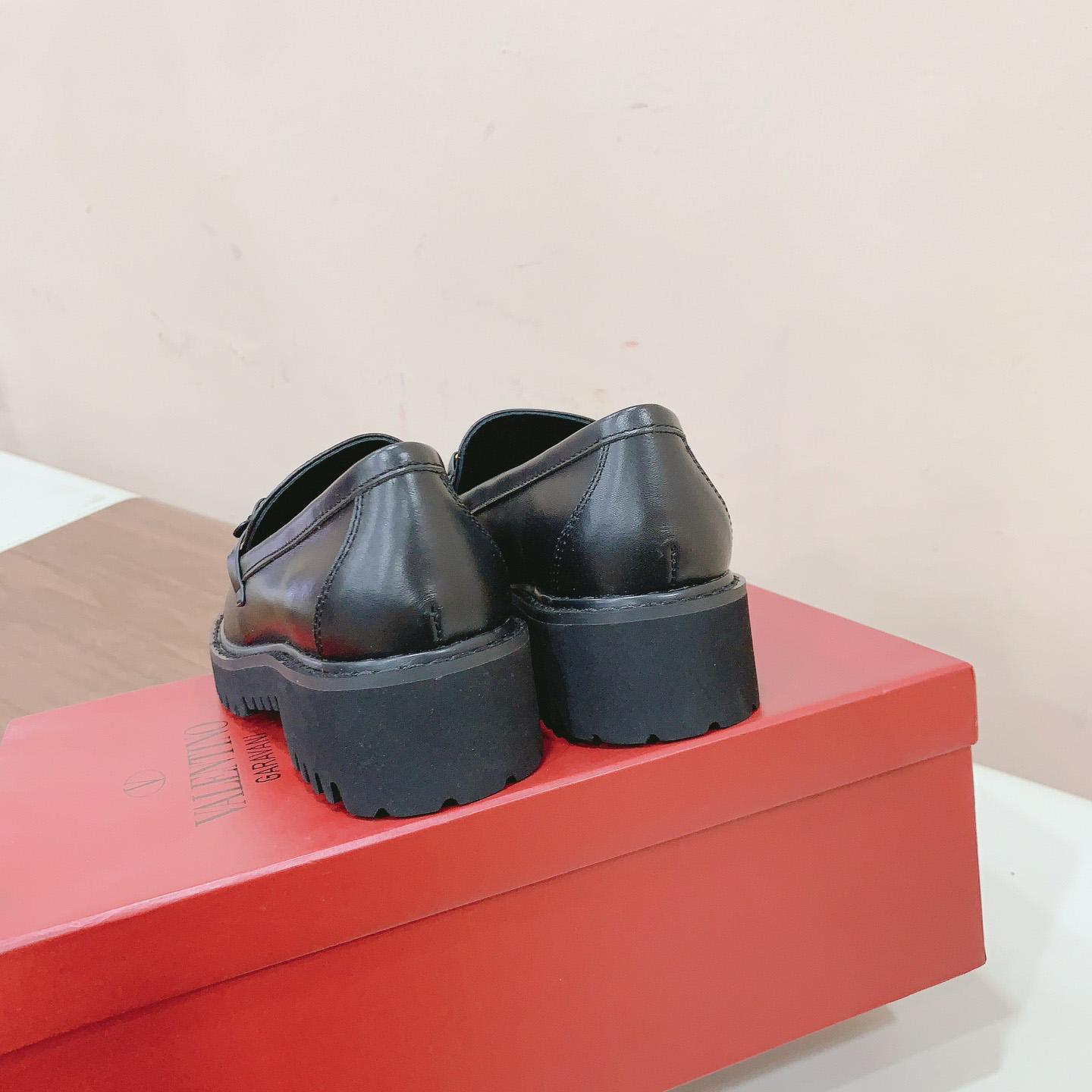Valenti Garavani Vlogo Leather Loafer - PerfectKickZ