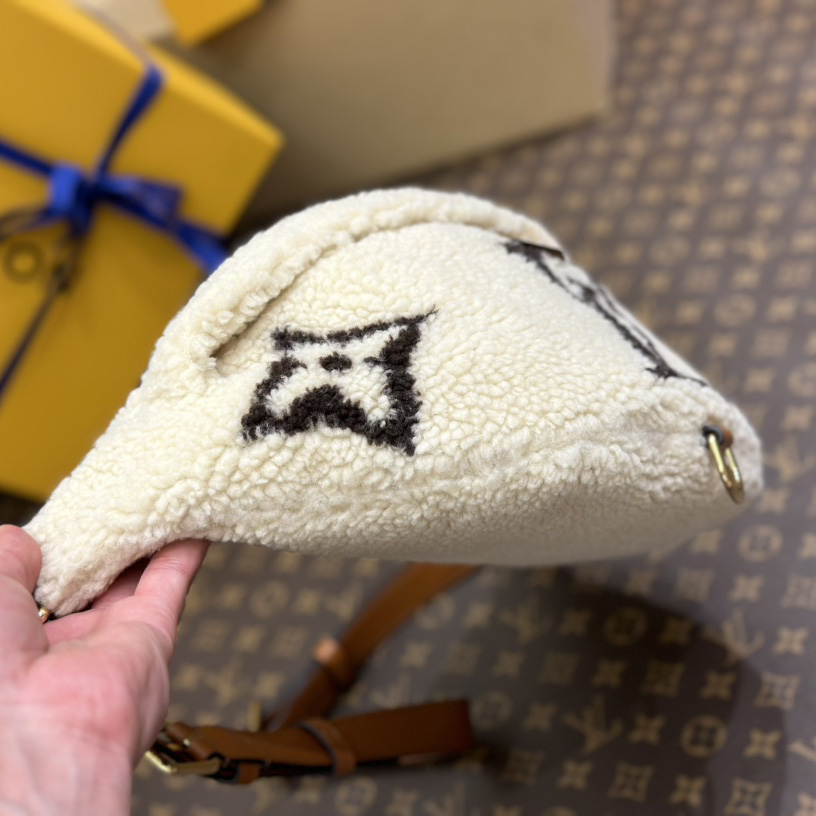 Louis Vuitton LV SKI Bumbag   M23715 - PerfectKickZ