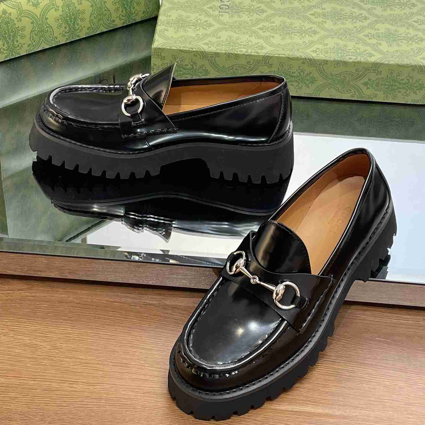 Gucci Women's Loafer With Horsebit - PerfectKickZ