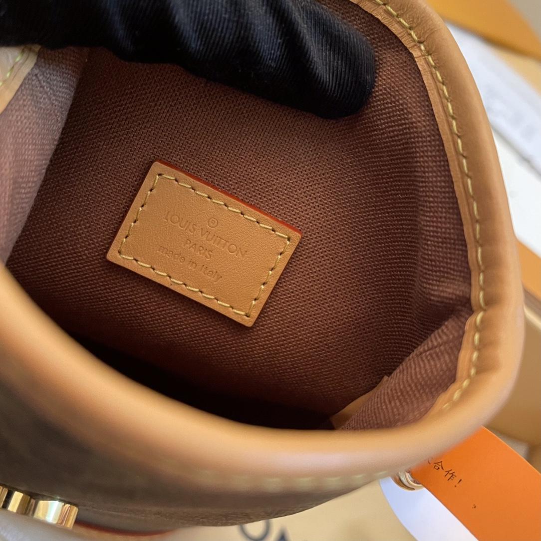 Louis Vuitton Fold Me Pouch (14.5 x 18 x 6.5 cm)  M80874 - PerfectKickZ