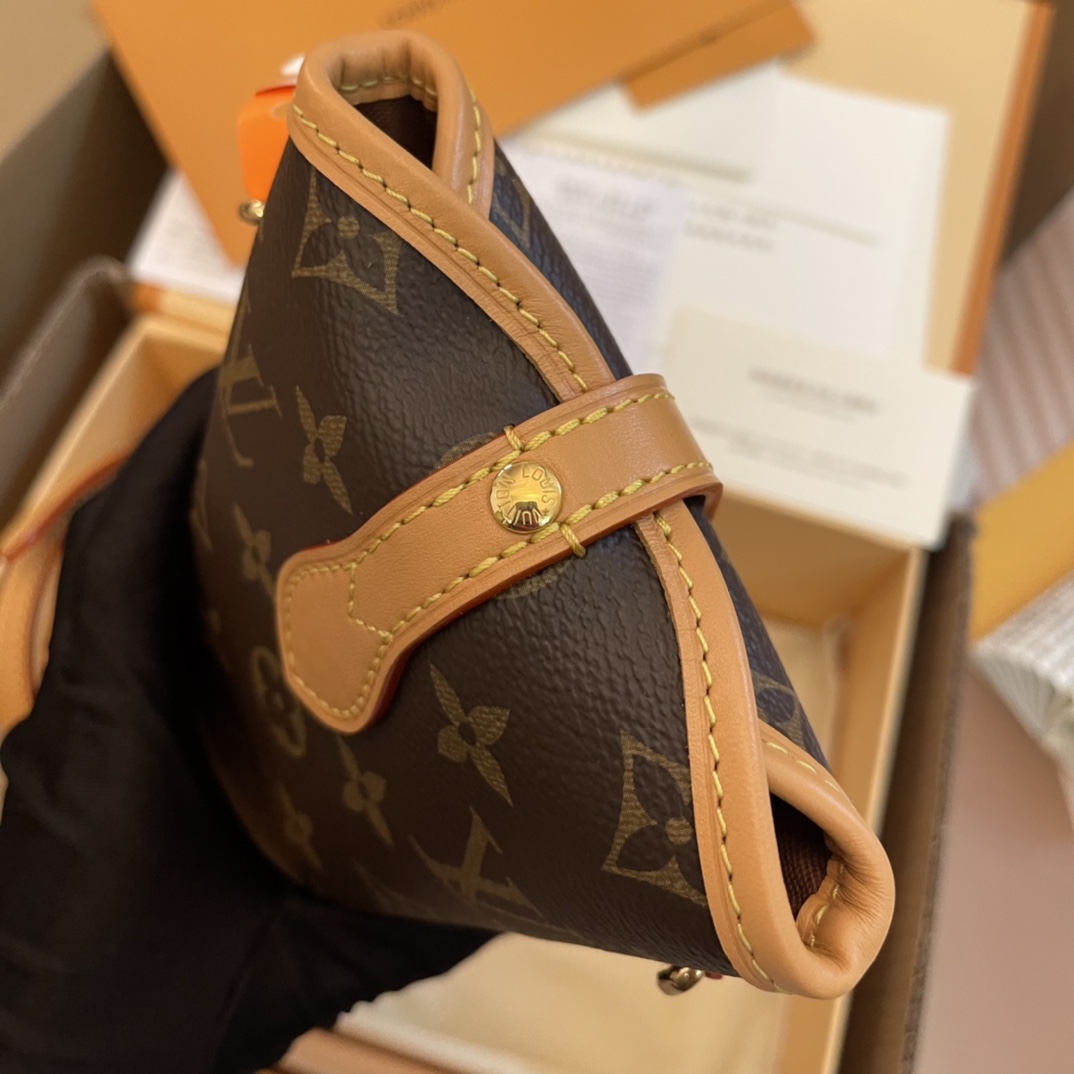 Louis Vuitton Fold Me Pouch (14.5 x 18 x 6.5 cm)  M80874 - PerfectKickZ