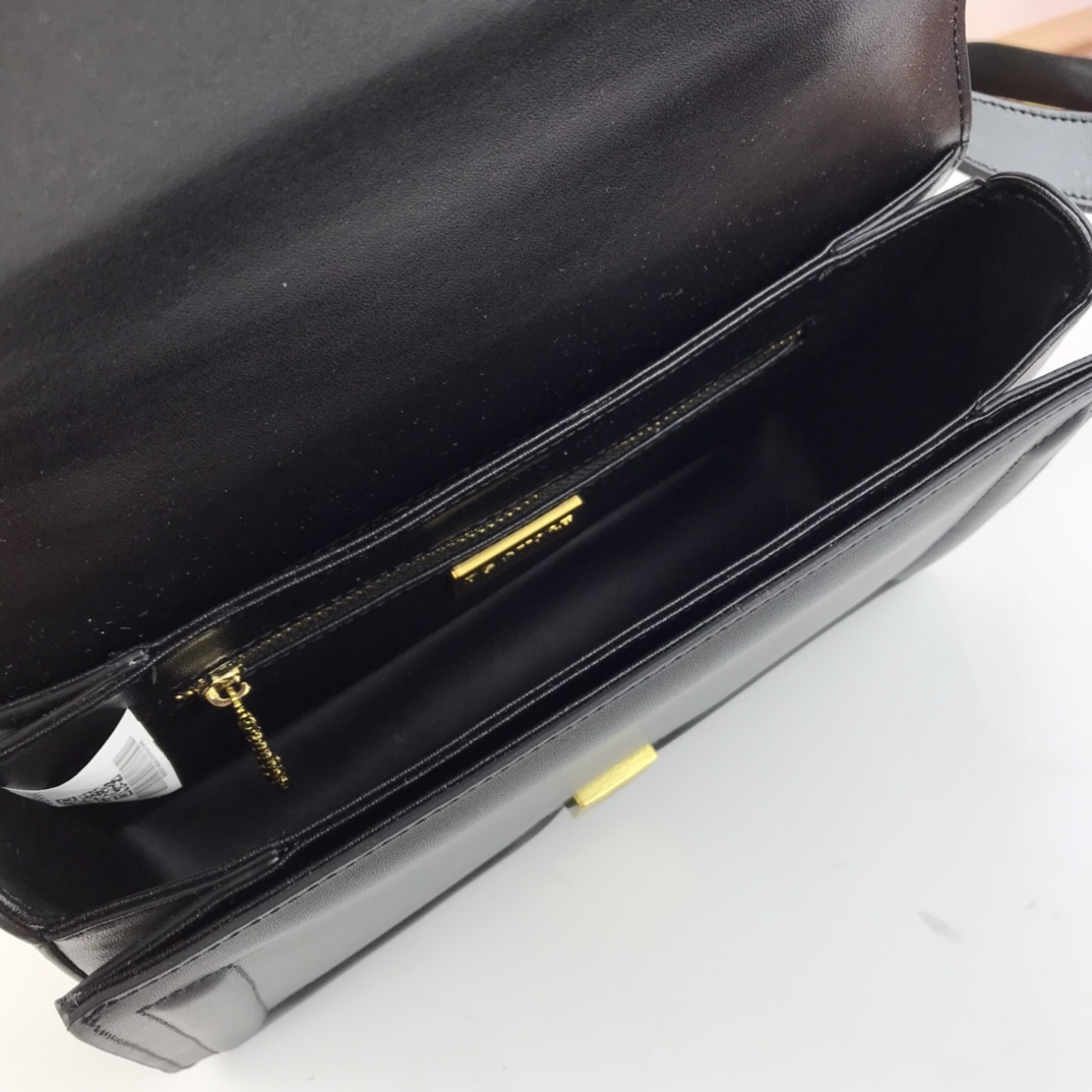 Dolce & Gabbana Small Dg Amore Bag  (27*18*8cm) - PerfectKickZ
