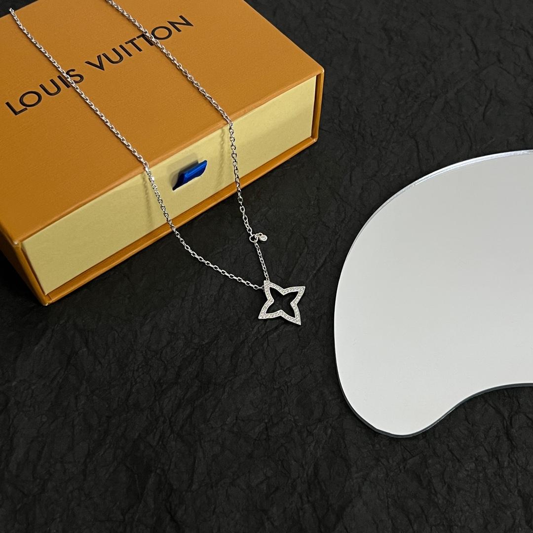 Louis Vuitton Blossom Pendant - PerfectKickZ