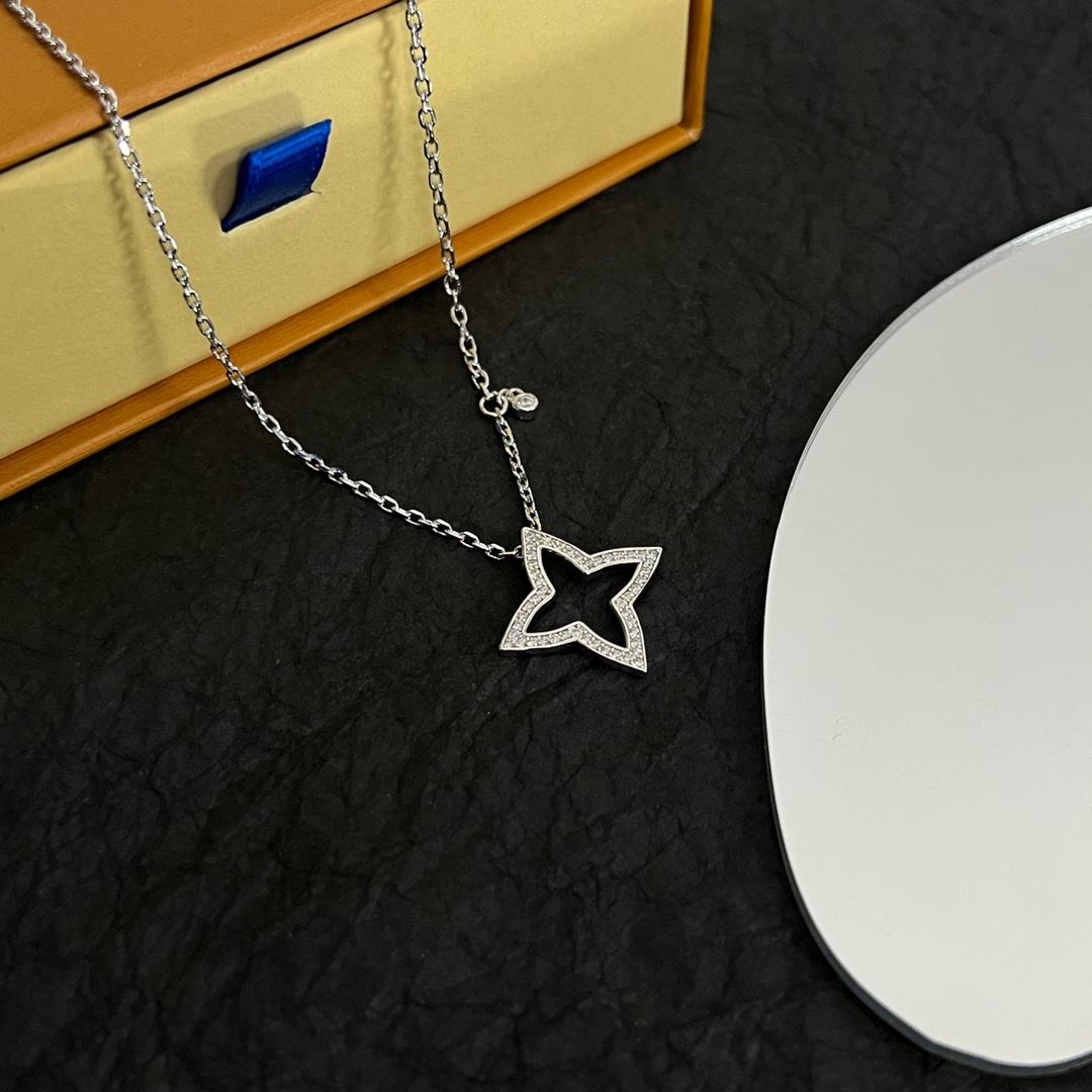 Louis Vuitton Blossom Pendant - PerfectKickZ