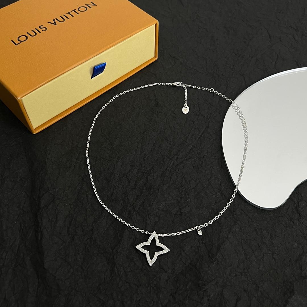 Louis Vuitton Blossom Pendant - PerfectKickZ