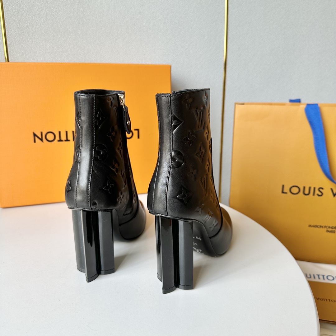 Louis Vuitton Silhouette Ankle Boot - 
