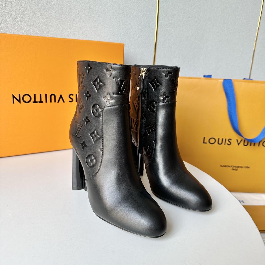 Louis Vuitton Silhouette Ankle Boot - 