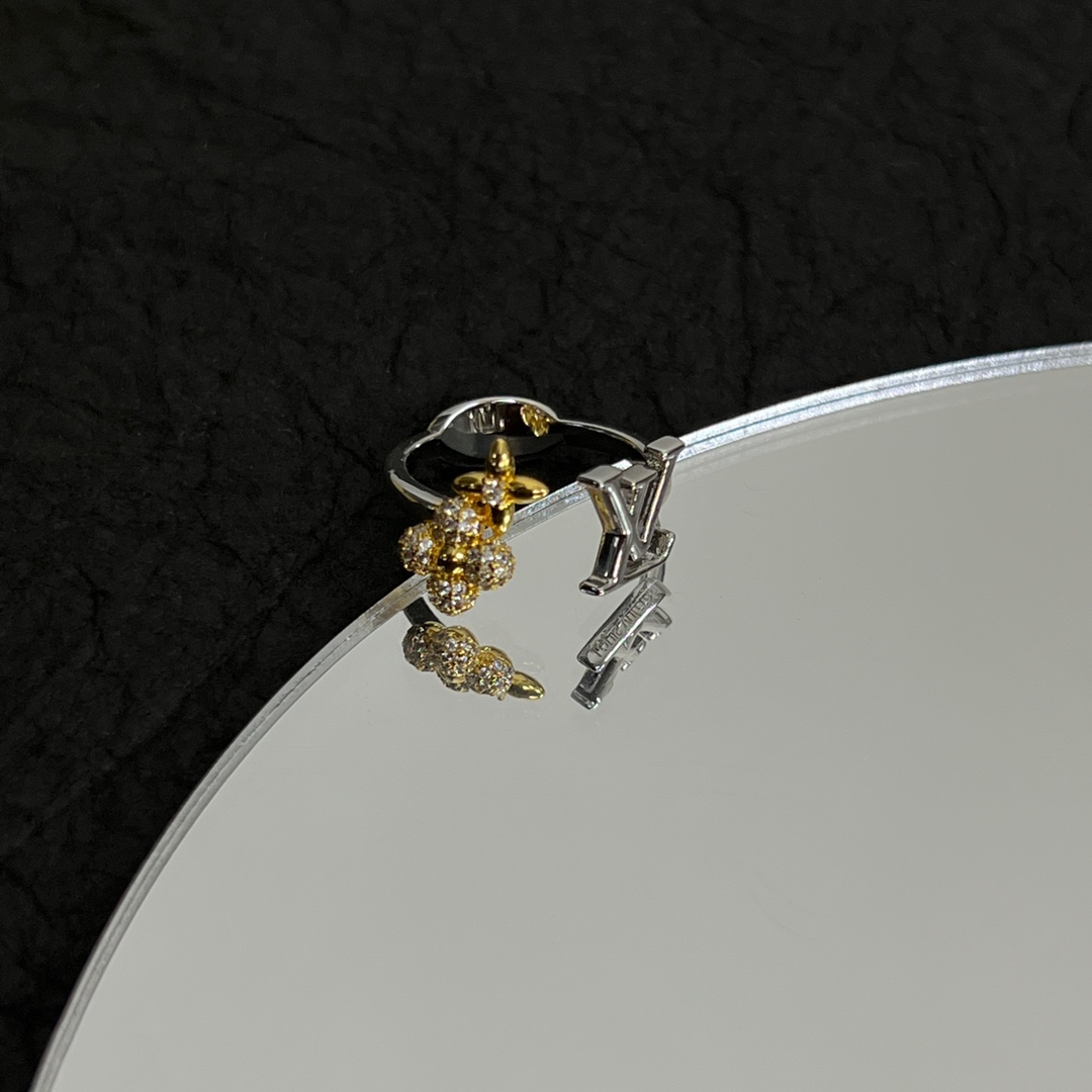 Louis Vuitto LV Gram Ring - PerfectKickZ
