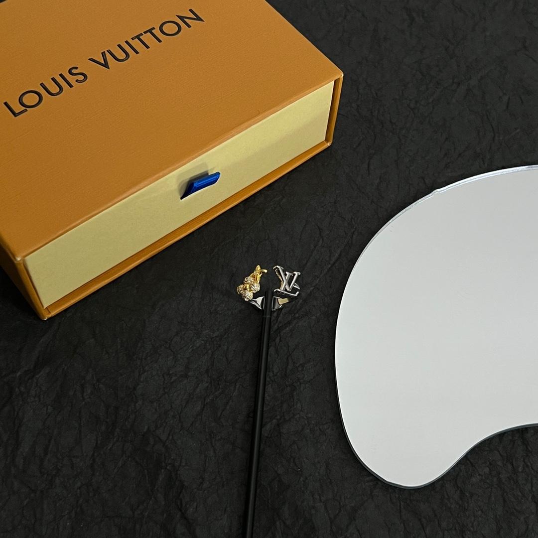 Louis Vuitto LV Gram Ring - PerfectKickZ