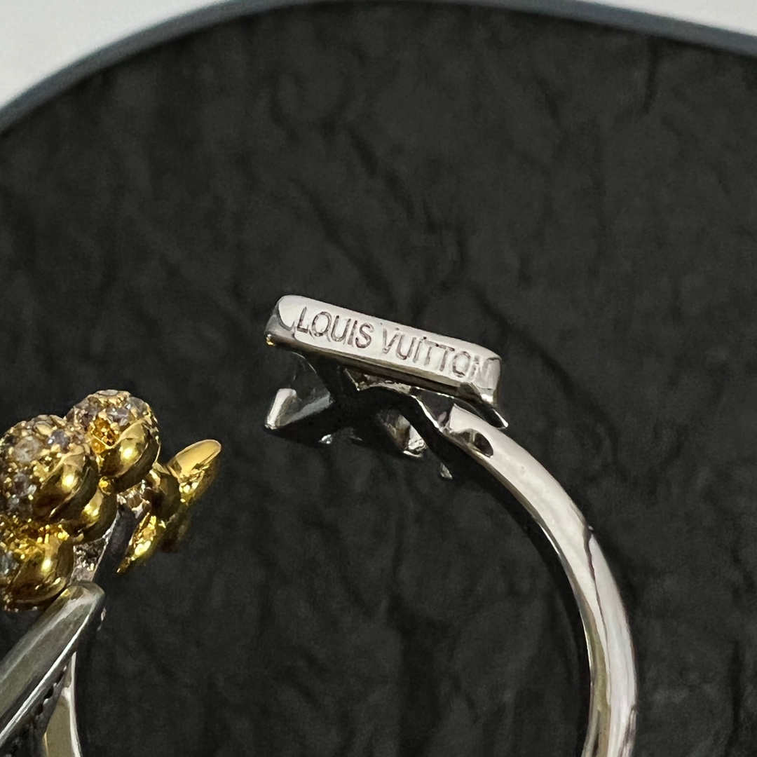 Louis Vuitto LV Gram Ring - PerfectKickZ