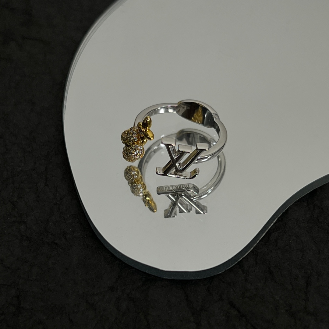 Louis Vuitto LV Gram Ring - PerfectKickZ