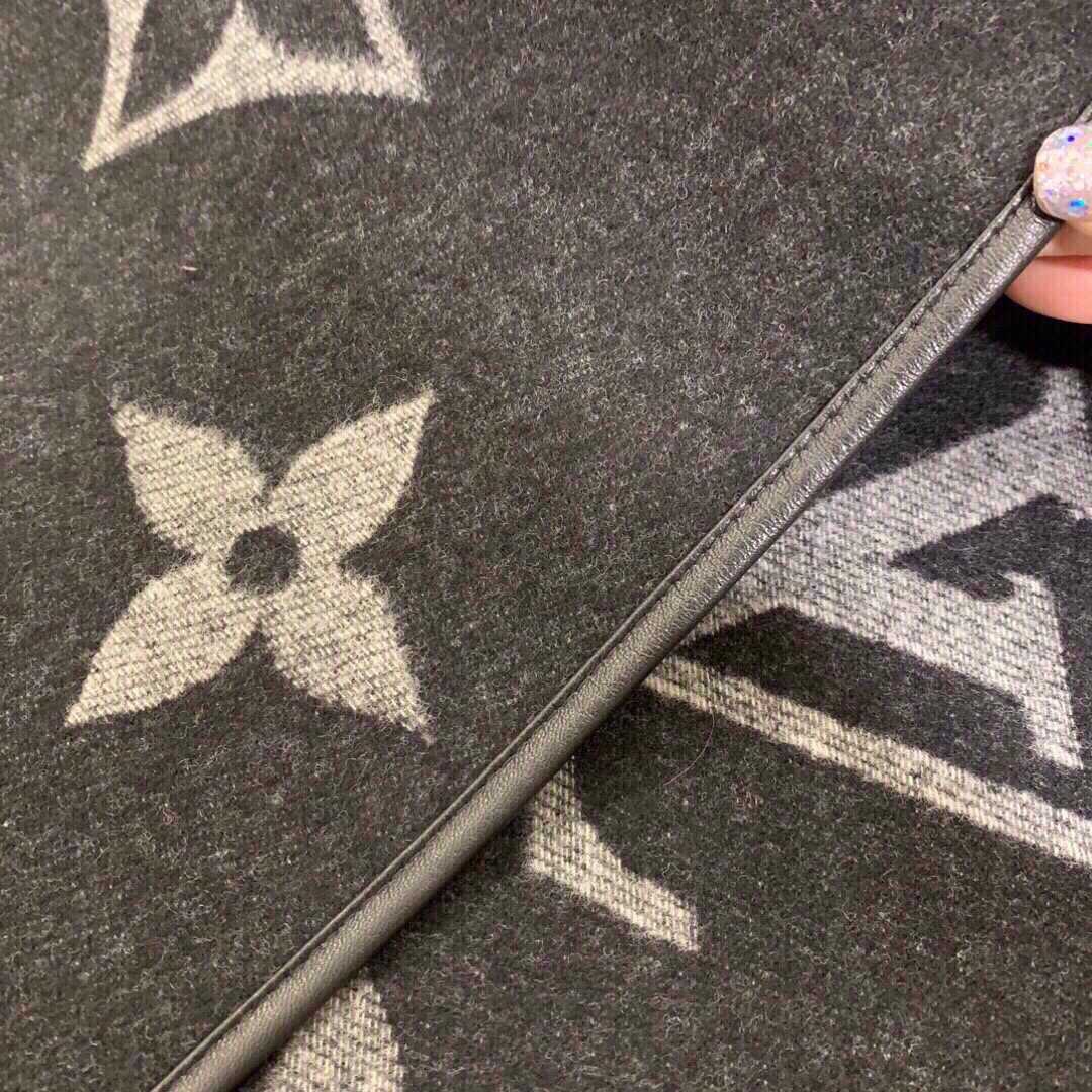 Louis Vuitton Fall For You Scarf - PerfectKickZ