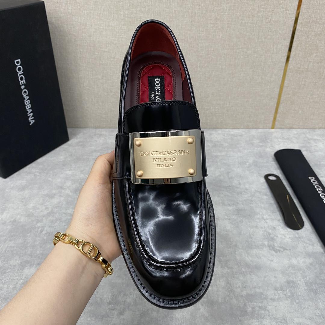 Dolce & Gabbana Bernini Logo-plaque Leather Loafers In Black - PerfectKickZ