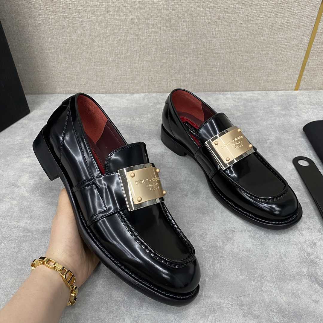 Dolce & Gabbana Bernini Logo-plaque Leather Loafers In Black - PerfectKickZ