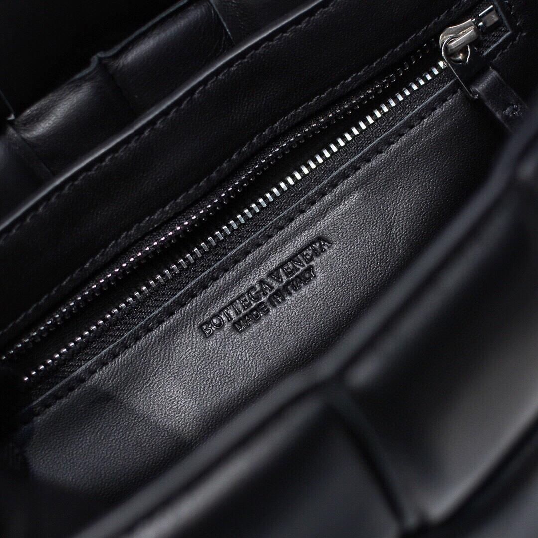 Bottega Veneta Padded Cassette Bag(26*18*8CM) - PerfectKickZ