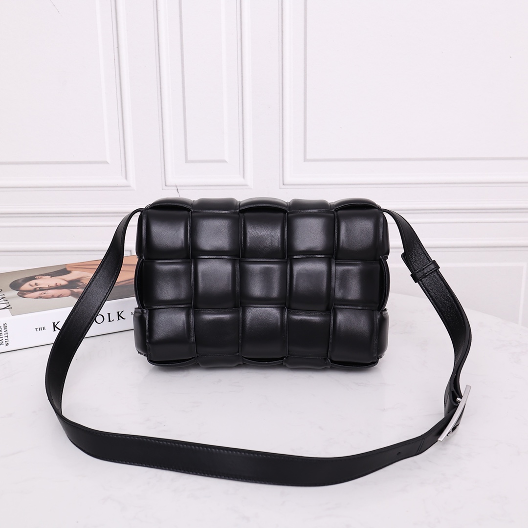 Bottega Veneta Padded Cassette Bag(26*18*8CM) - PerfectKickZ