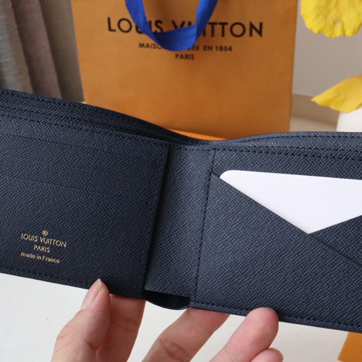 Louis Vuitton Multiple Wallet (7.5 x 11.1 x 1cm)   M82827 - PerfectKickZ
