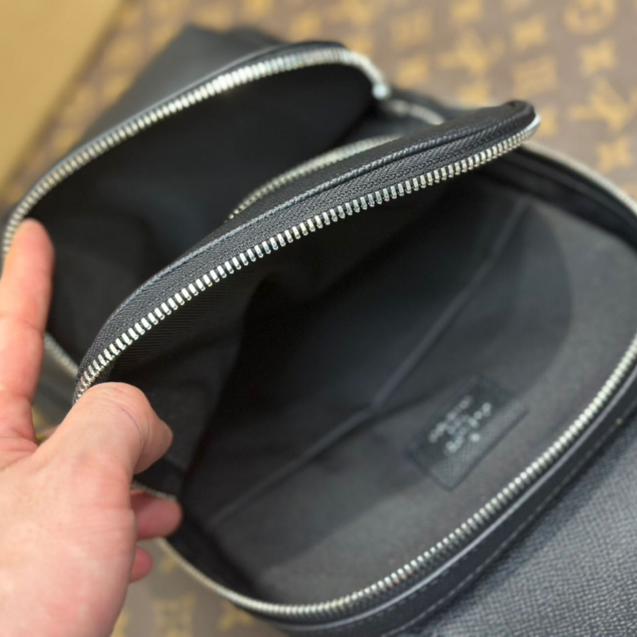 Louis Vuitton Avenue Slingbag NM    M30863 - PerfectKickZ